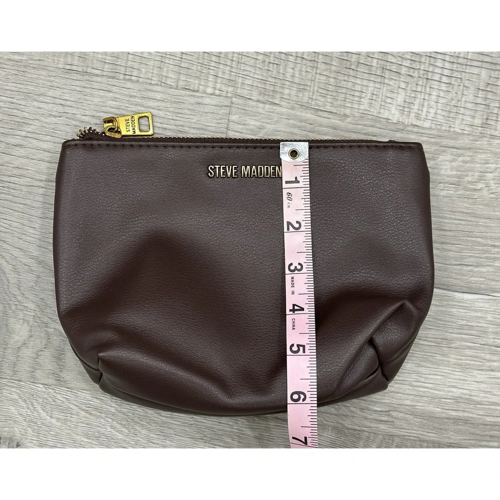 Steve Madden Makeup Wallet Pouch Zip Closure Gold Hardware‎ Logo Accent Women